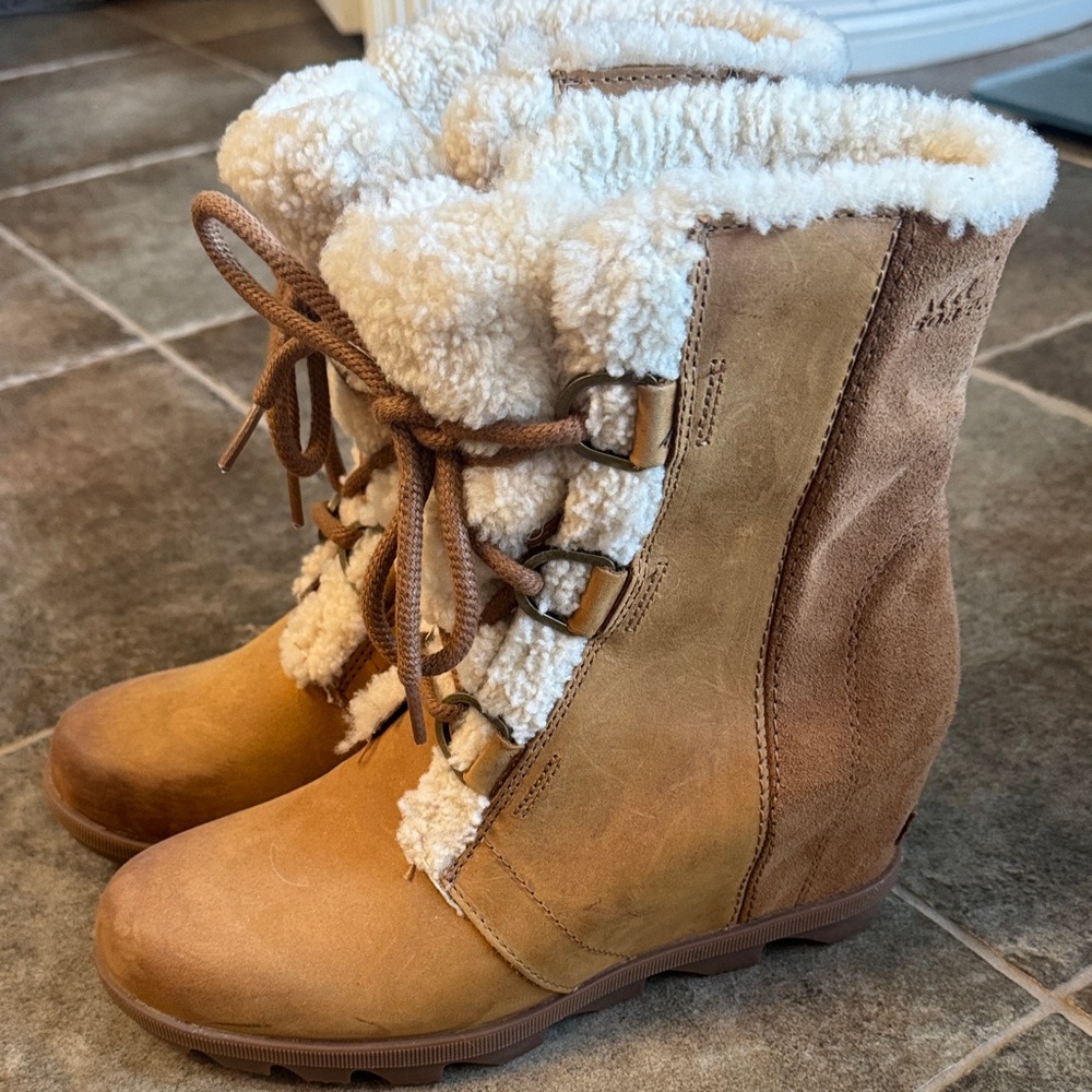 Sorel Tan and Cream Shearling Boots